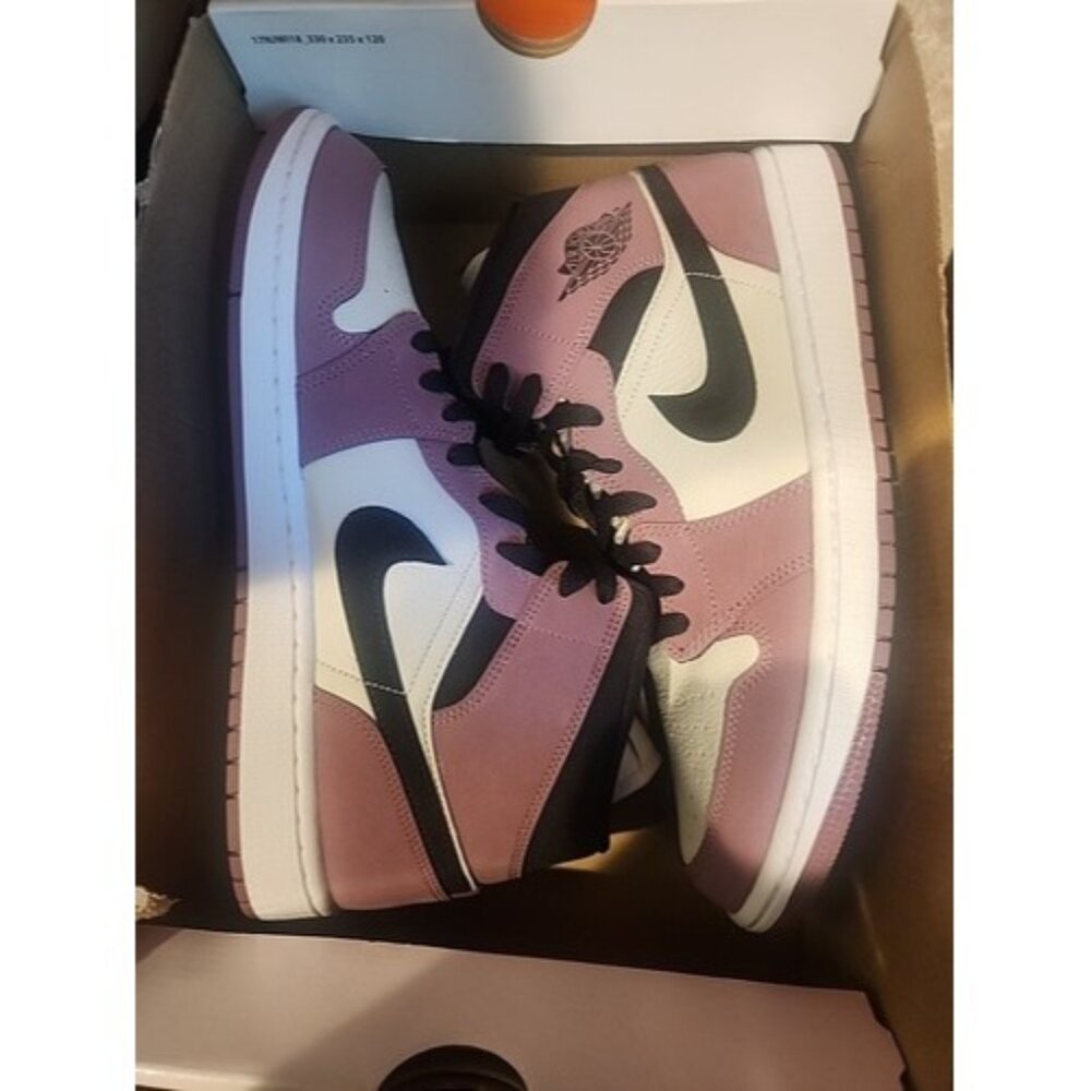 DS 2022 Nike Air Jordan Retro 1 Mid Mulberry Light Berry Women’s Sz 12W/10.5M